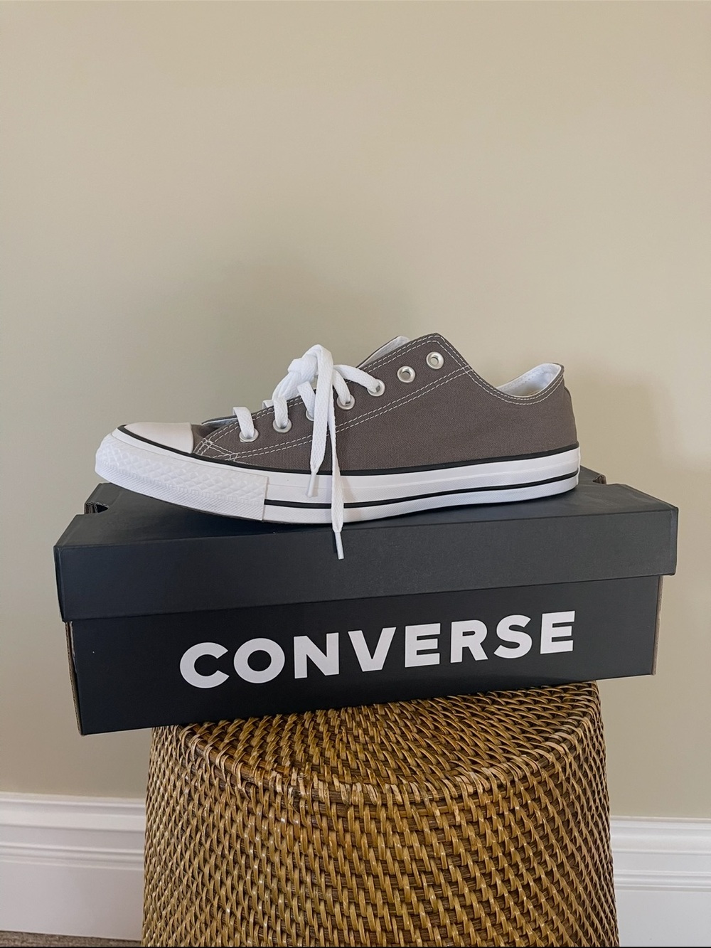 Converse Low Top Sneakers - Men’s 12/Women’s 14